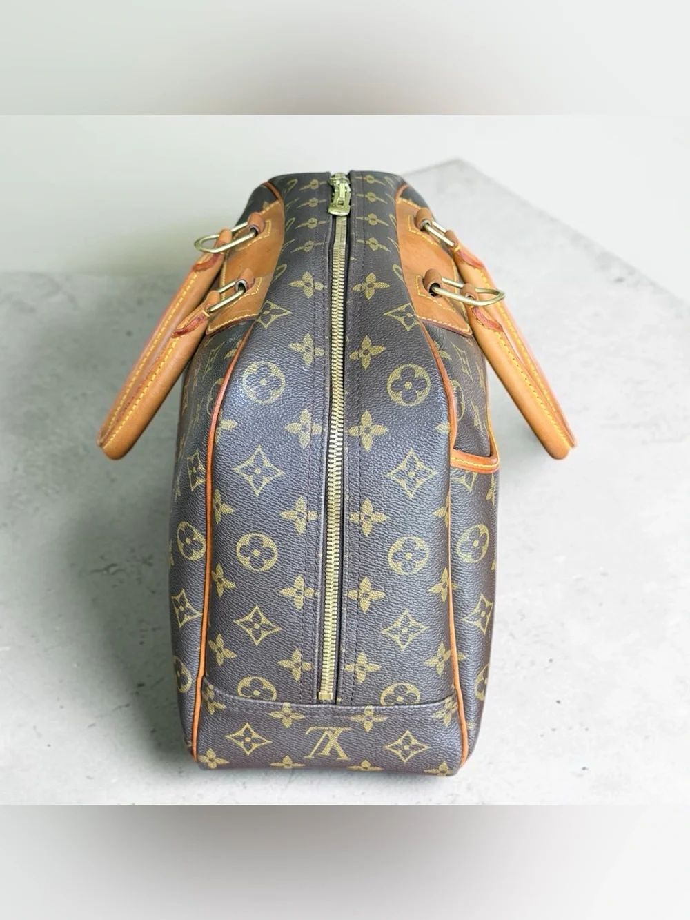 Authentic Louis Vuitton Monogram Deauville
Handbag w/ COA - Picture 12 of 16
